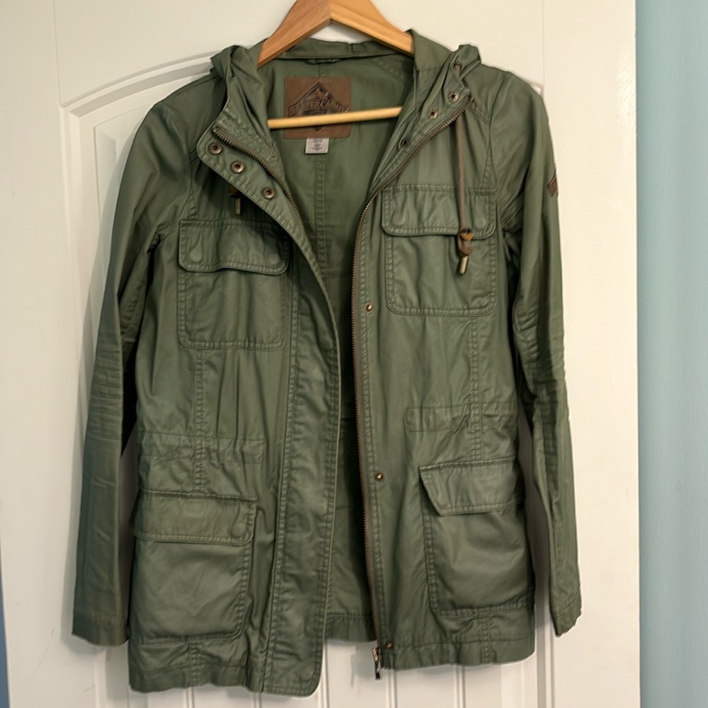 Green Fall Hooded Jacket Beaver Canoe Size XS